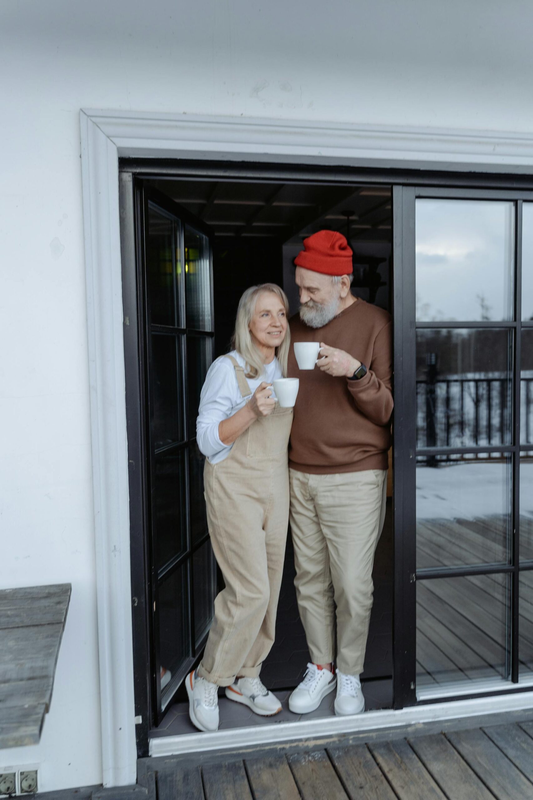 Happy Older Couple living in a 55+ Mobile Home Parks in Florida