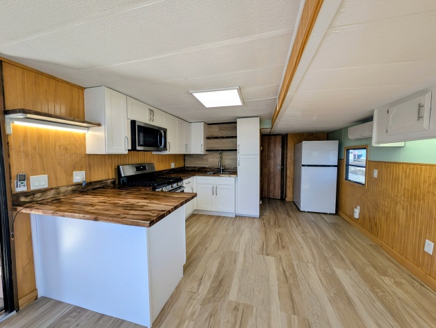 3715 Hula Circle, Ruskin, Florida 33570, 1 Bedroom Bedrooms, ,1 BathroomBathrooms,All - Age Mobile Home,For Sale,Hula Circle,4222