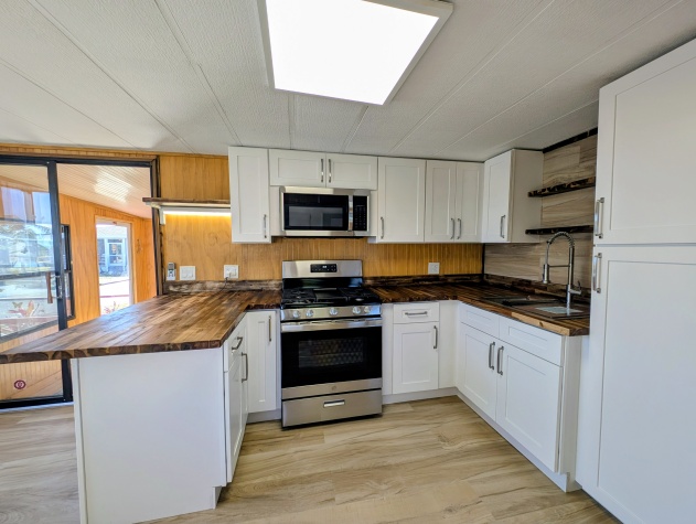 3715 Hula Circle, Ruskin, Florida 33570, 1 Bedroom Bedrooms, ,1 BathroomBathrooms,All - Age Mobile Home,For Sale,Hula Circle,4222