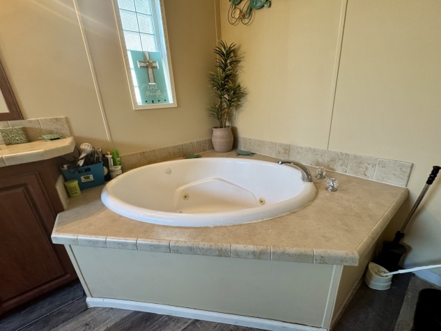 3081 Bay Oaks Dr, Sarasota, Florida 34234, 2 Bedrooms Bedrooms, ,2 BathroomsBathrooms,55-Plus Mobile Home,For Sale,Bay Oaks Dr,4284