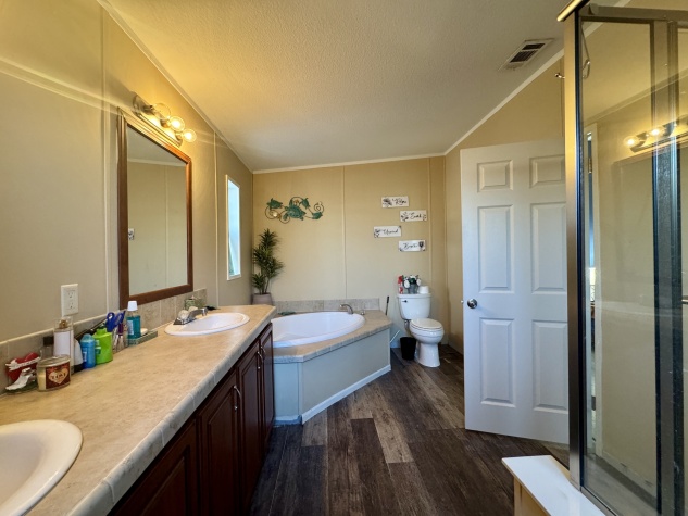 3081 Bay Oaks Dr, Sarasota, Florida 34234, 2 Bedrooms Bedrooms, ,2 BathroomsBathrooms,55-Plus Mobile Home,For Sale,Bay Oaks Dr,4284
