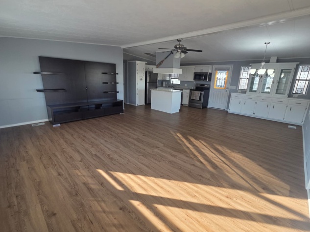 5200 28th St N, Lot 637, St Petersburg, Florida 33714, 2 Bedrooms Bedrooms, ,2 BathroomsBathrooms,55-Plus Mobile Home,For Sale,28th St N, Lot 637,4286