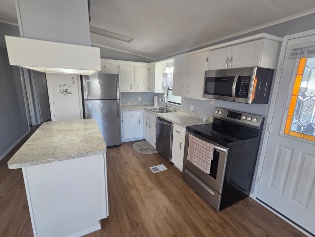 5200 28th St N, Lot 637, St Petersburg, Florida 33714, 2 Bedrooms Bedrooms, ,2 BathroomsBathrooms,55-Plus Mobile Home,For Sale,28th St N, Lot 637,4286