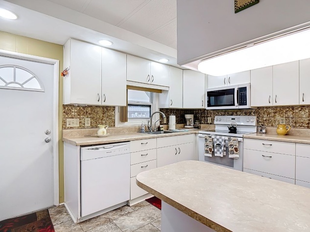 1305 Arizona Avenue, Frostproof, Florida 33843, 2 Bedrooms Bedrooms, ,2 BathroomsBathrooms,55-Plus Mobile Home,For Sale,Arizona Avenue,4289