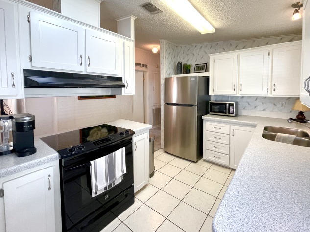 8607 27th Avenue E, Palmetto, Florida 34221, 2 Bedrooms Bedrooms, ,2 BathroomsBathrooms,55-Plus Mobile Home,For Sale,27th Avenue E,4290