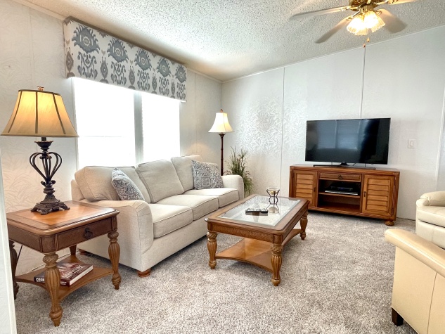 8607 27th Avenue E, Palmetto, Florida 34221, 2 Bedrooms Bedrooms, ,2 BathroomsBathrooms,55-Plus Mobile Home,For Sale,27th Avenue E,4290