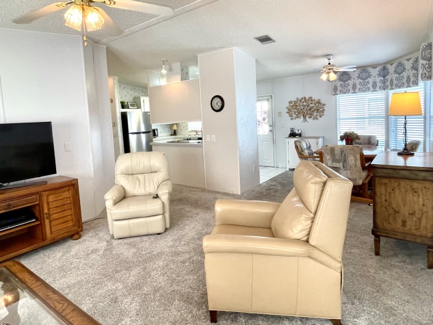 8607 27th Avenue E, Palmetto, Florida 34221, 2 Bedrooms Bedrooms, ,2 BathroomsBathrooms,55-Plus Mobile Home,For Sale,27th Avenue E,4290