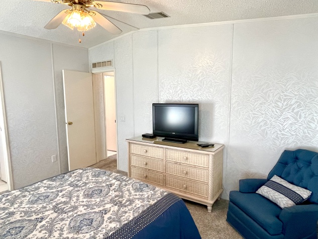 8607 27th Avenue E, Palmetto, Florida 34221, 2 Bedrooms Bedrooms, ,2 BathroomsBathrooms,55-Plus Mobile Home,For Sale,27th Avenue E,4290