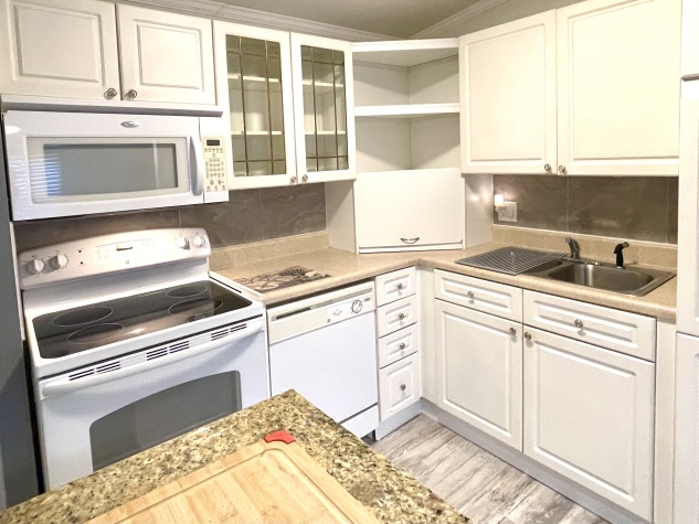 8304 Desoto Drive, Ellenton, Florida 34222, 3 Bedrooms Bedrooms, ,3 BathroomsBathrooms,55-Plus Mobile Home,For Sale,Desoto Drive,4294