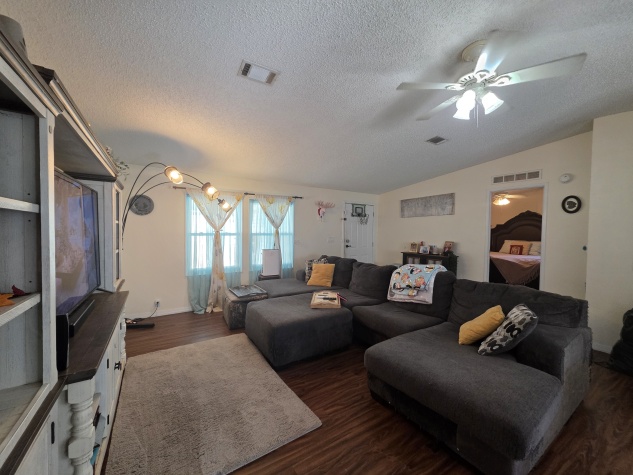 3206 Sunset Oaks Dr, Plant City, Florida 33563, 3 Bedrooms Bedrooms, ,2 BathroomsBathrooms,All - Age Mobile Home,For Sale,Sunset Oaks Dr,4300