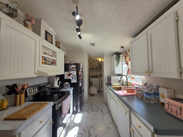 3206 Sunset Oaks Dr, Plant City, Florida 33563, 3 Bedrooms Bedrooms, ,2 BathroomsBathrooms,All - Age Mobile Home,For Sale,Sunset Oaks Dr,4300