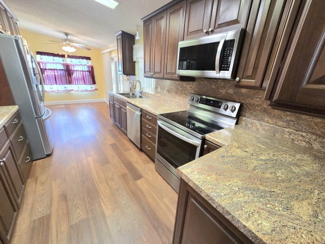 8605 27th Avenue E, Palmetto, Florida 34221, 2 Bedrooms Bedrooms, ,2 BathroomsBathrooms,55-Plus Mobile Home,For Sale,27th Avenue E,4303