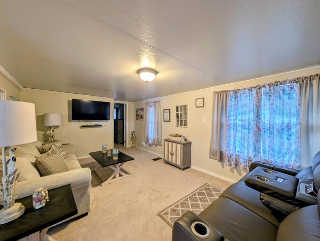 2206 Chaney Dr, Lot 414, Ruskin, Florida 33570, 2 Bedrooms Bedrooms, ,1 BathroomBathrooms,55-Plus Mobile Home,For Sale,Chaney Dr, Lot 414,4339