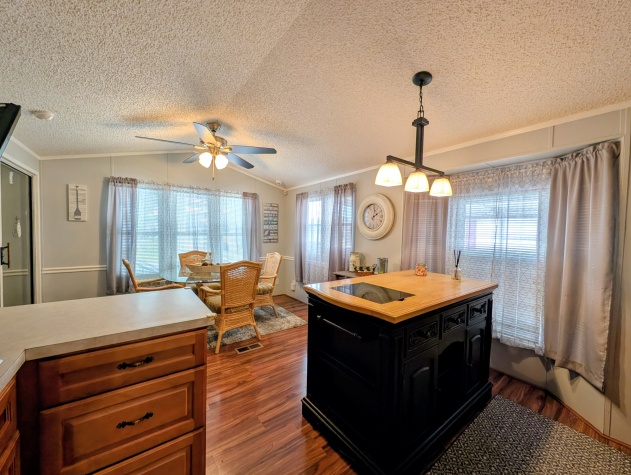 2206 Chaney Dr, Lot 414, Ruskin, Florida 33570, 2 Bedrooms Bedrooms, ,1 BathroomBathrooms,55-Plus Mobile Home,For Sale,Chaney Dr, Lot 414,4339