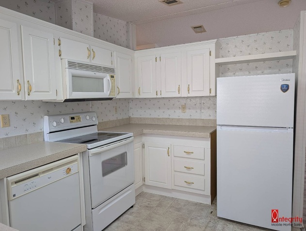 230 57th Ct E, Palmetto, Florida 34221, 2 Bedrooms Bedrooms, ,2 BathroomsBathrooms,55-Plus Mobile Home,For Sale,57th Ct E,4340