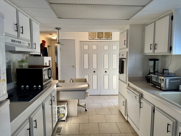 2954 Ryder St, Sarasota, Florida 34234, 2 Bedrooms Bedrooms, ,2 BathroomsBathrooms,55-Plus Mobile Home,For Sale,Ryder St,4341