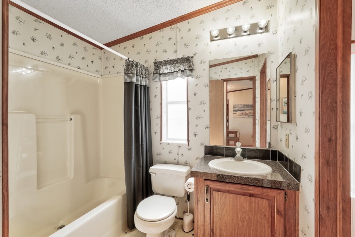 8711 26th Avenue E, Palmetto, Florida 34221, 2 Bedrooms Bedrooms, ,2 BathroomsBathrooms,55-Plus Mobile Home,For Sale,26th Avenue E,4344