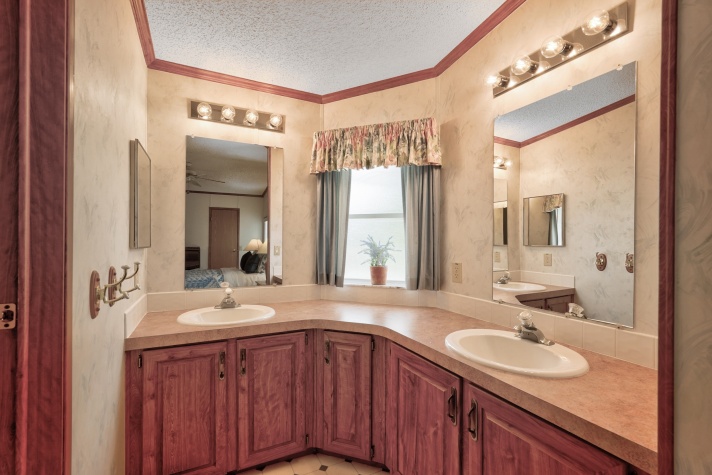 8711 26th Avenue E, Palmetto, Florida 34221, 2 Bedrooms Bedrooms, ,2 BathroomsBathrooms,55-Plus Mobile Home,For Sale,26th Avenue E,4344