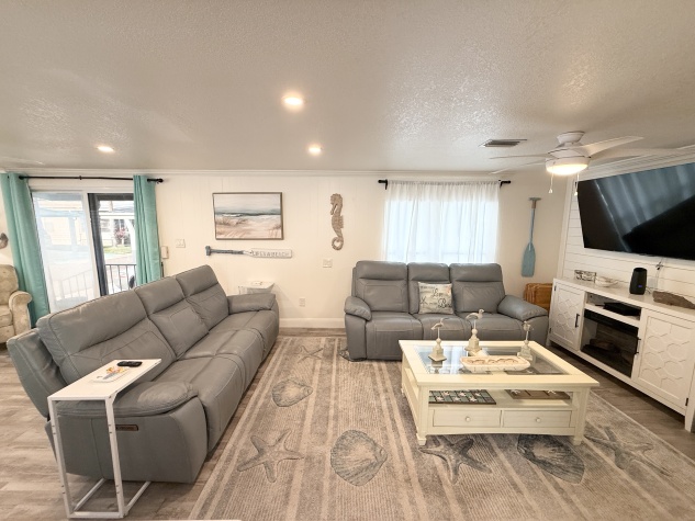 610 Whippoorwill Ln, Largo, Florida 33770, 2 Bedrooms Bedrooms, ,2 BathroomsBathrooms,55-Plus Mobile Home,For Sale,Whippoorwill Ln,4369