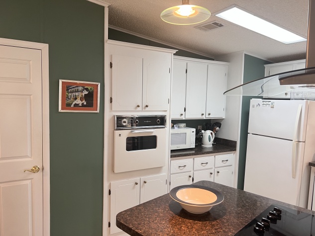 5515 Axminster Dr, Lot 254, Sarasota, Florida 34241, 2 Bedrooms Bedrooms, ,2 BathroomsBathrooms,55-Plus Mobile Home,For Sale,Axminster Dr, Lot 254,4371