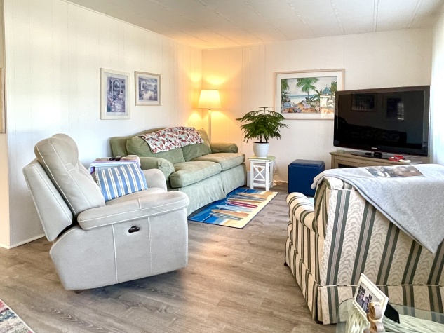 365 Tahitian Drive, Ellenton, Florida 34222, 2 Bedrooms Bedrooms, ,2 BathroomsBathrooms,55-Plus Mobile Home,For Sale,Tahitian Drive,4373