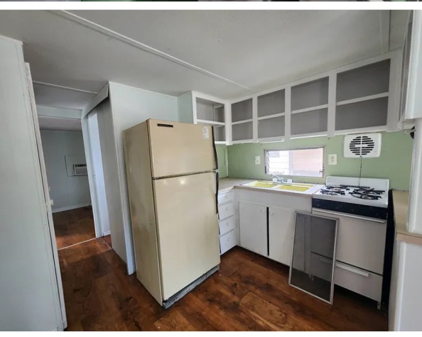 5015 Seminole Blvd, Lot 111, St Petersburg, Florida 33708, 1 Bedroom Bedrooms, ,1 BathroomBathrooms,55-Plus Mobile Home,For Sale,Seminole Blvd, Lot 111,4394