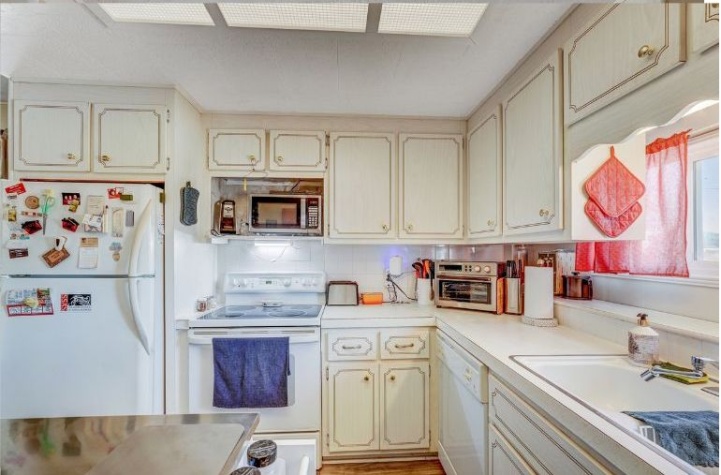 3901 Bahia Vista St, Lot 803, Sarasota, Florida 34242, 2 Bedrooms Bedrooms, ,2 BathroomsBathrooms,55-Plus Mobile Home,For Sale,Bahia Vista St, Lot 803,4415