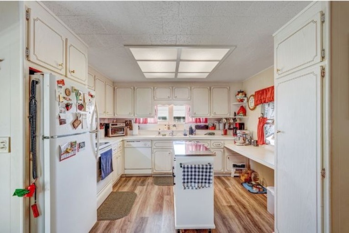 3901 Bahia Vista St, Lot 803, Sarasota, Florida 34242, 2 Bedrooms Bedrooms, ,2 BathroomsBathrooms,55-Plus Mobile Home,For Sale,Bahia Vista St, Lot 803,4415