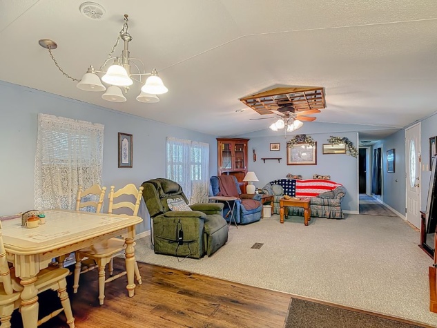 1201 Arizona Ave, Frostproof, Florida 33843, 3 Bedrooms Bedrooms, ,2 BathroomsBathrooms,55-Plus Mobile Home,For Sale,Arizona Ave,4420