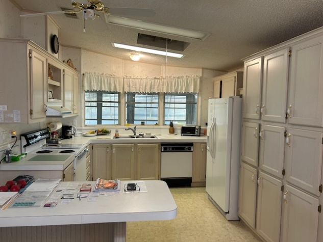 6873 Coconut Grove Cir, Ellenton, Florida 34222, 2 Bedrooms Bedrooms, ,2 BathroomsBathrooms,55-Plus Mobile Home,For Sale,Coconut Grove Cir,4430