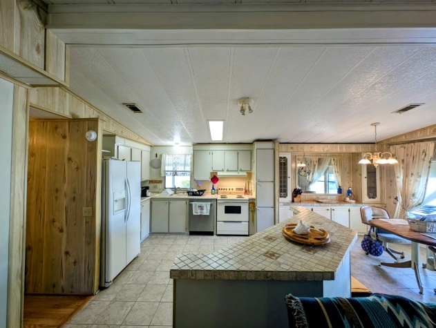 5700 Bayshore Rd, Lot 806, Palmetto, Florida 34221, 2 Bedrooms Bedrooms, ,2 BathroomsBathrooms,55-Plus Mobile Home,For Sale,Bayshore Rd, Lot 806,4436