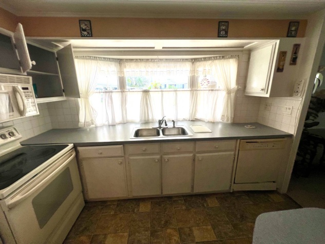 7416 Queens Way, Ellenton, Florida 34222, 2 Bedrooms Bedrooms, ,2 BathroomsBathrooms,55-Plus Mobile Home,For Sale,Queens Way,4445