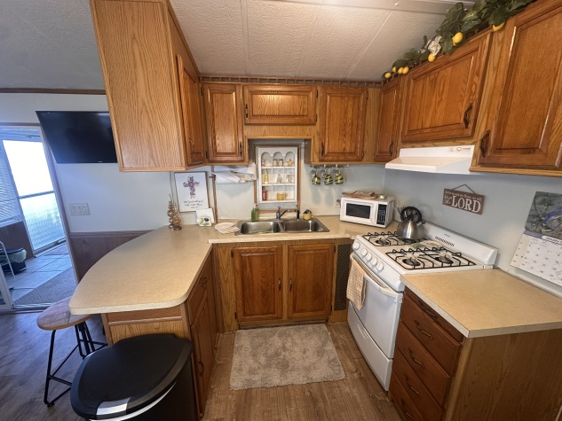 8225 Arevee Dr, Lot 916, New Port Richey, Florida 34653, 2 Bedrooms Bedrooms, ,1.5 BathroomsBathrooms,55-Plus Mobile Home,For Sale,Arevee Dr, Lot 916,4463