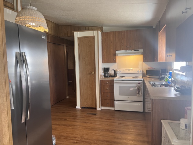 6515 15th St E, Lot B10, Sarasota, Florida 34243, 2 Bedrooms Bedrooms, ,2 BathroomsBathrooms,55-Plus Mobile Home,For Sale,15th St E, Lot B10,4466