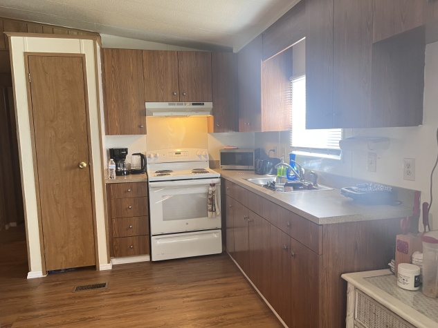 6515 15th St E, Lot B10, Sarasota, Florida 34243, 2 Bedrooms Bedrooms, ,2 BathroomsBathrooms,55-Plus Mobile Home,For Sale,15th St E, Lot B10,4466