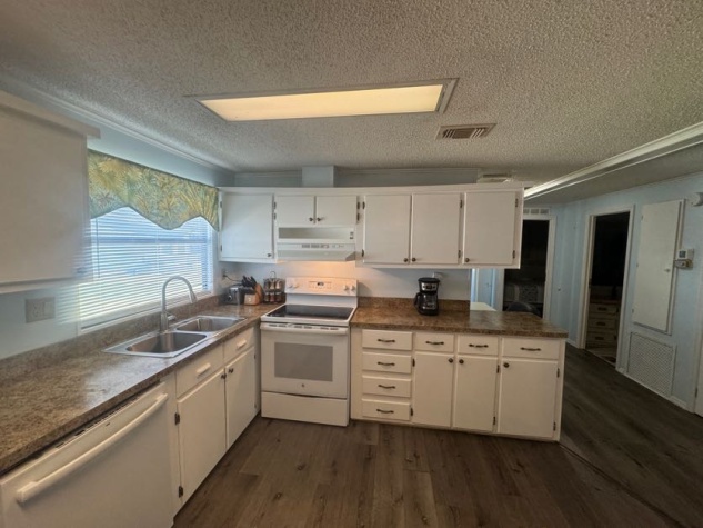 3908 Lemonwood Dr N, Ellenton, Florida 34222, 2 Bedrooms Bedrooms, ,2 BathroomsBathrooms,55-Plus Mobile Home,For Sale,Lemonwood Dr N,4479