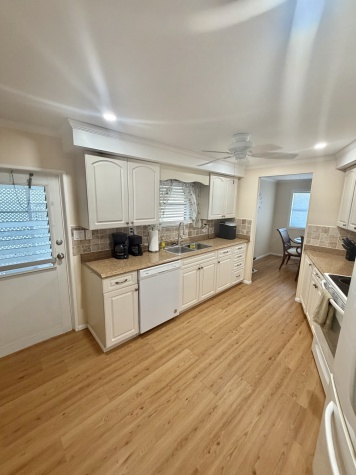 924 Zacapa Ave, Venice, Florida 34285, 2 Bedrooms Bedrooms, ,2 BathroomsBathrooms,55-Plus Mobile Home,For Sale,Zacapa Ave,4507