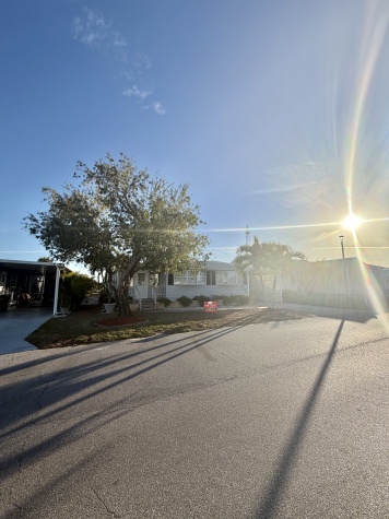 924 Zacapa Ave, Venice, Florida 34285, 2 Bedrooms Bedrooms, ,2 BathroomsBathrooms,55-Plus Mobile Home,For Sale,Zacapa Ave,4507