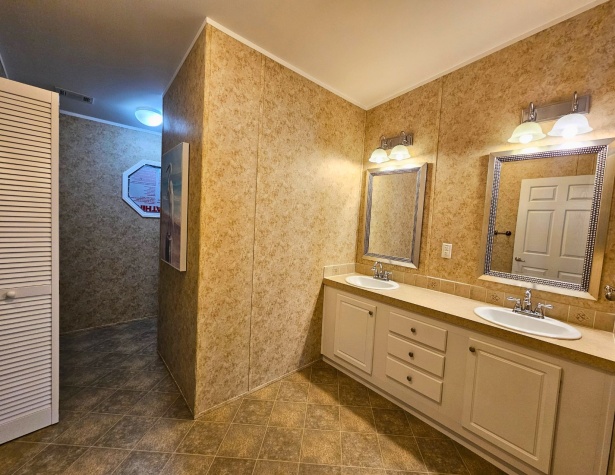 618 Sunset Circle, Frostproof, Florida 33843, 2 Bedrooms Bedrooms, ,2 BathroomsBathrooms,55-Plus Mobile Home,For Sale,Sunset Circle,4512