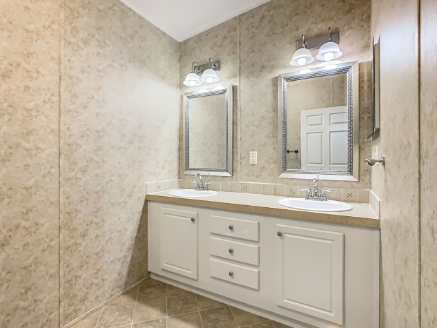 618 Sunset Circle, Frostproof, Florida 33843, 2 Bedrooms Bedrooms, ,2 BathroomsBathrooms,55-Plus Mobile Home,For Sale,Sunset Circle,4512