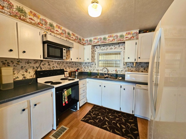 508 44th Avenue E, Lot G19, Bradenton, Florida 34203, 2 Bedrooms Bedrooms, ,2 BathroomsBathrooms,55-Plus Mobile Home,For Sale,44th Avenue E, Lot G19,4516