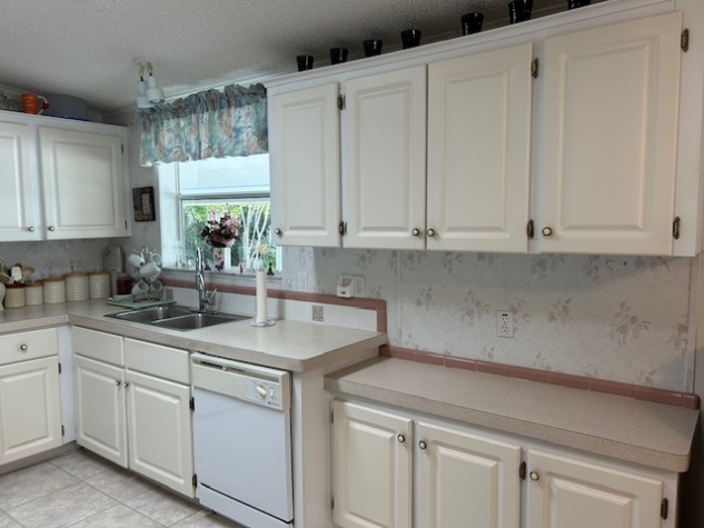 6821 Coconut Grove Circle, Ellenton, Florida 34222, 2 Bedrooms Bedrooms, ,2 BathroomsBathrooms,55-Plus Mobile Home,For Sale,Coconut Grove Circle,4531