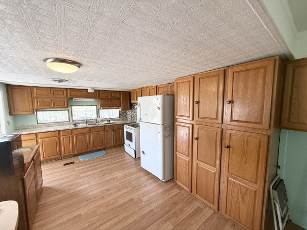 106 Diogenes St, Dunedin, Florida 34098, 2 Bedrooms Bedrooms, ,1 BathroomBathrooms,55-Plus Mobile Home,For Sale,Diogenes St,4551