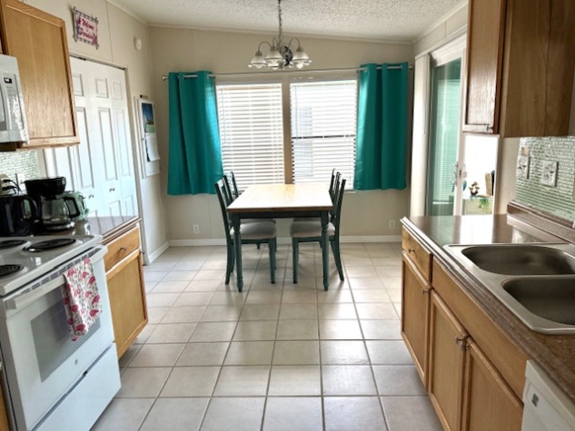 100 Hampton Rd, Lot 270, Clearwater, Florida 33759, 2 Bedrooms Bedrooms, ,2 BathroomsBathrooms,55-Plus Mobile Home,For Sale,Hampton Rd, Lot 270,4558
