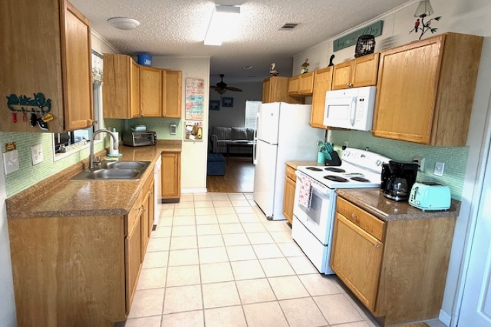 100 Hampton Rd, Lot 270, Clearwater, Florida 33759, 2 Bedrooms Bedrooms, ,2 BathroomsBathrooms,55-Plus Mobile Home,For Sale,Hampton Rd, Lot 270,4558