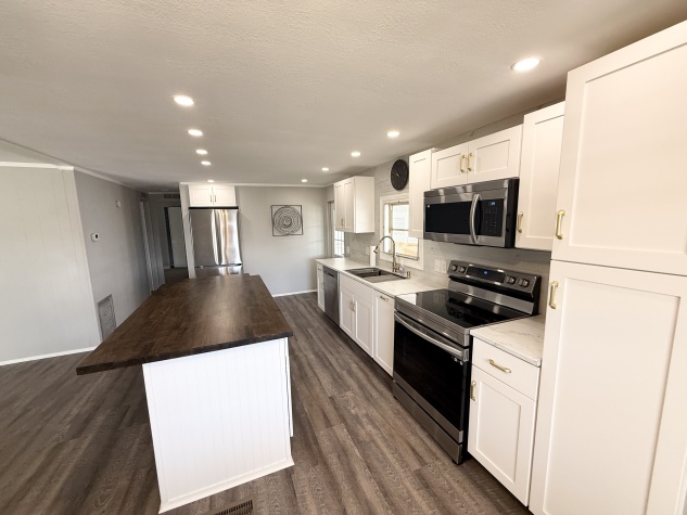 3113 State Road 580, Lot 185, Safety Harbor, Florida 34695, 2 Bedrooms Bedrooms, ,2 BathroomsBathrooms,55-Plus Mobile Home,For Sale,State Road 580, Lot 185,4560