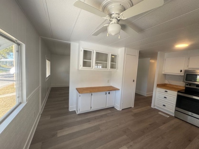 422 Sunset Circle N, Ellenton, Florida 34222, 2 Bedrooms Bedrooms, ,2 BathroomsBathrooms,55-Plus Mobile Home,For Sale,Sunset Circle N,4579