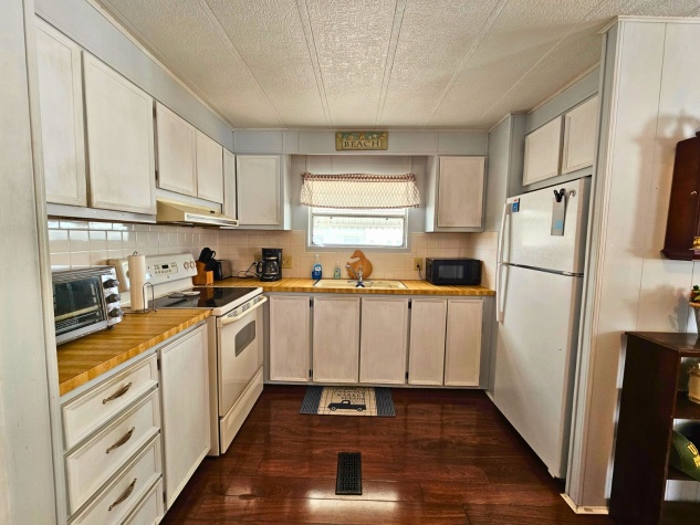 508 44th Avenue East, Lot C6, Bradenton, Florida 34203, 2 Bedrooms Bedrooms, ,1 BathroomBathrooms,55-Plus Mobile Home,For Sale,44th Avenue East, Lot C6,4599