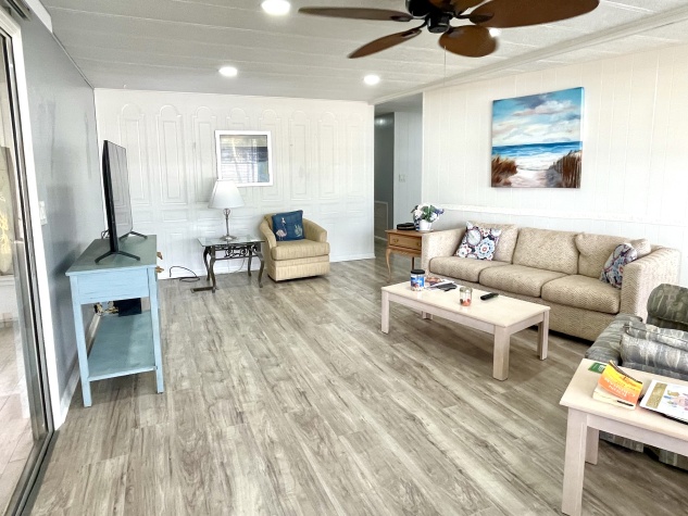 544 Montego Lane N, Ellenton, Florida 34222, 2 Bedrooms Bedrooms, ,2 BathroomsBathrooms,55-Plus Mobile Home,For Sale,Montego Lane N,4617