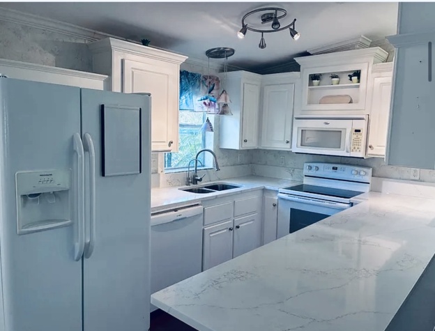 65 Lone Pine Ave, Dunedin, Florida 34698, 2 Bedrooms Bedrooms, ,2 BathroomsBathrooms,55-Plus Mobile Home,For Sale,Lone Pine Ave,4643